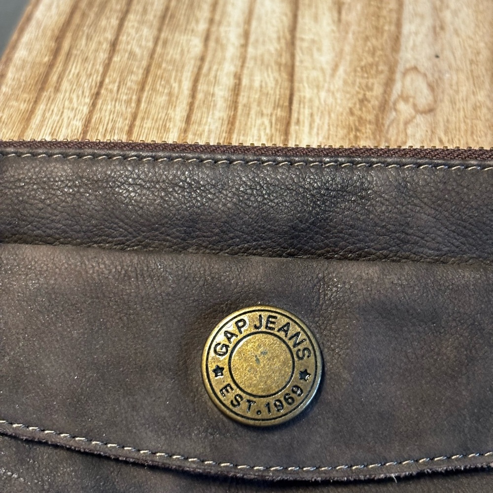 Vintage Gap Brown Leather Wallet Clutch bag! EUC! Smoke free Home - Picture 2 of 7